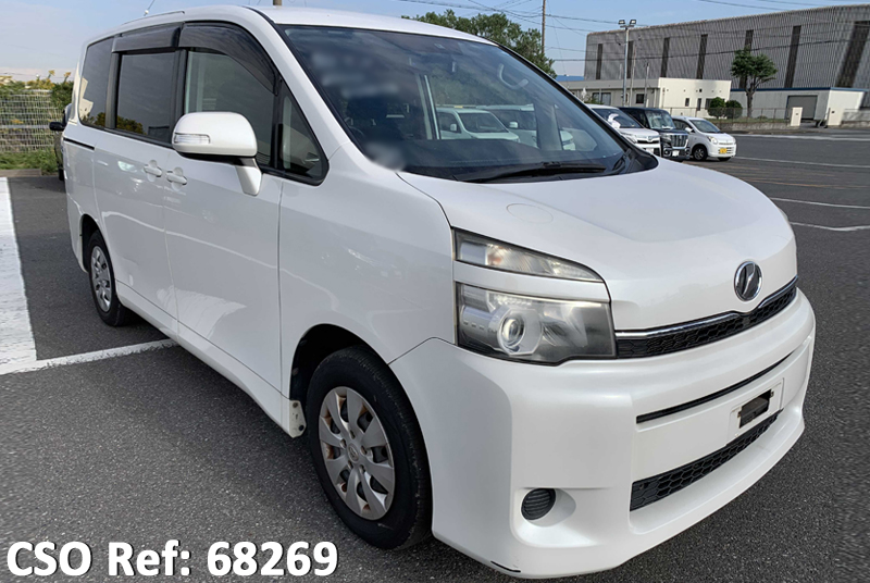 Toyota / Voxy 2013